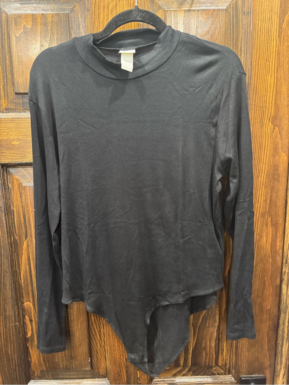 H&M Black Long-Sleeve Asymmetric Hem Tee
